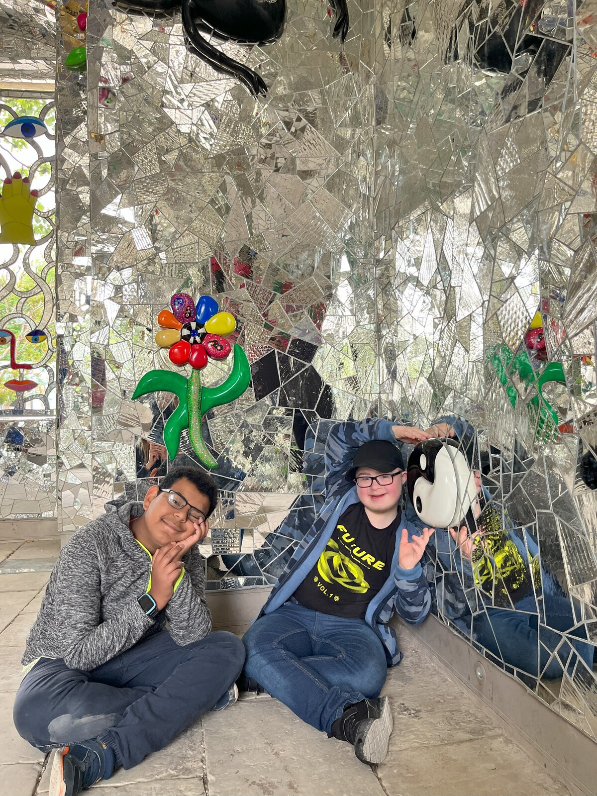 In der Grotte von Niki de Saint Phalle